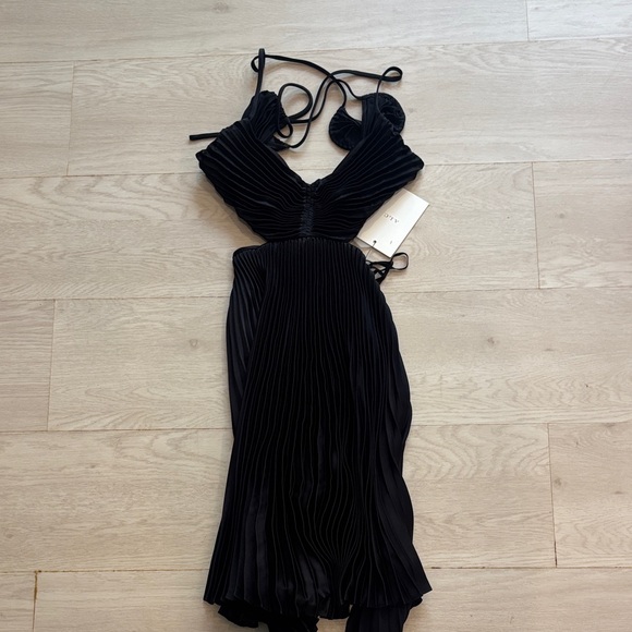 alc black pleated dress A.L.C. Renzo Sleeveless Pleated Midi Dress Black Size 0 NEW – Celebrity  Owned main image 1